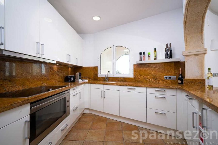 Villa Bahia del Portet in Moraira with a fully equipped kitchen.