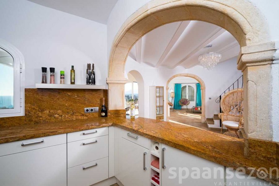 Villa Bahia del Portet in Moraira with a fully equipped kitchen.