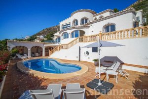 Villa Bahia del Portet in Moraira with private swimming pool and a terrace with full privacy.