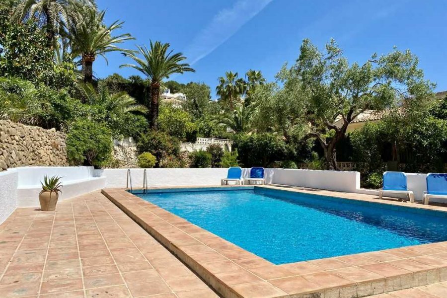 This villa in Benissa with large swimming pool of 9x5 meters in the garden.