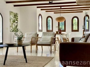 This villa in Benissa has a beautiful living room with lots of light.