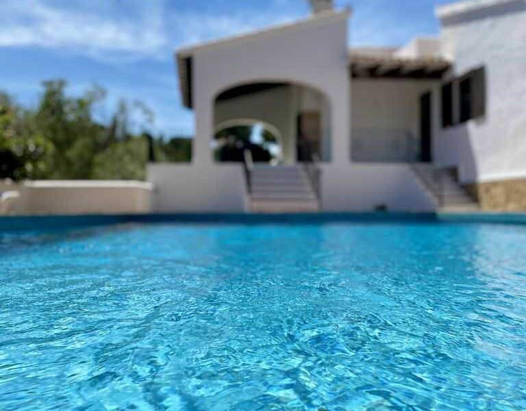 This villa in Benissa has a private swimming pool in the garden.