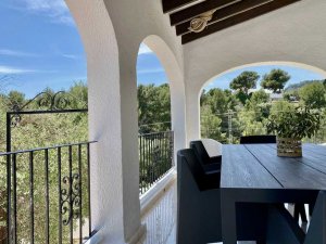 This villa in Benissa has a nice naya overlooking the green area of Benissa