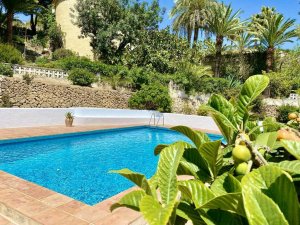 This villa in Benissa with large swimming pool of 9x5 meters in the garden.