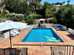 This villa in Benissa has a private swimming pool in the garden.