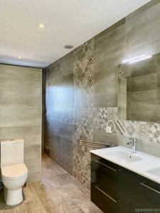 Luxury holiday villa in Moraira with 3 bathrooms. All equipped with a rain shower.