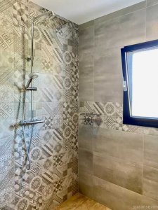 Luxury holiday villa in Moraira with 3 bathrooms. All equipped with a rain shower.