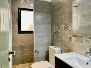 Luxury holiday villa in Moraira with 3 bathrooms. All equipped with a rain shower.