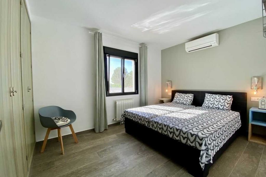 Luxury holiday villa in Moraira with 4 bedrooms. All air-conditioned.