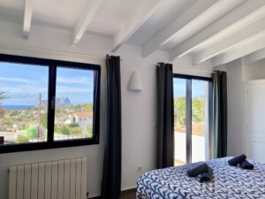 Luxury holiday villa in Moraira with 4 bedrooms. All air-conditioned.