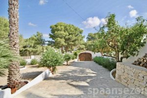 Holidayvilla Juntos has a large parkingplace for your cars.