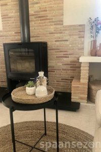 Holidayvilla Juntos with a wood chimney in the livingroom.