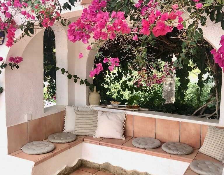 Holidayvilla Juntos with large garden and lounge areas