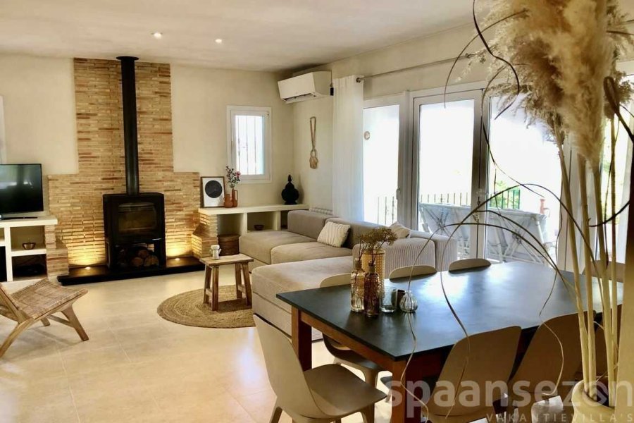 Holidayvilla Juntos with large livingroom
