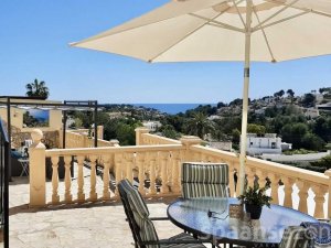 Outdoor dining with seaview at villa Terramar