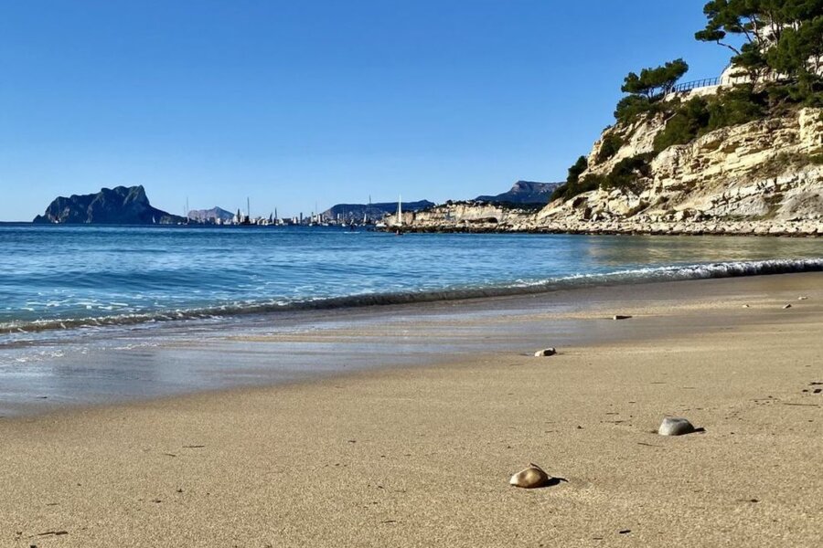 Tijdens de zomervakantie genieten van het strand van El Portet