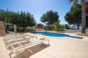 Villa Zara in Moraira has sunbeds in the garden
