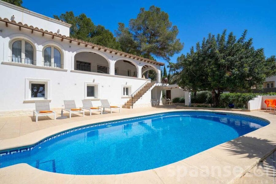 Villa Zara in Moraira has a large and private garden with swimmingpool