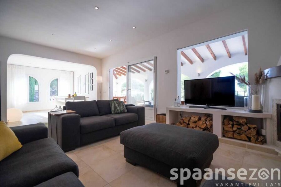 Villa Zara in Moraira has a light and spacious living room