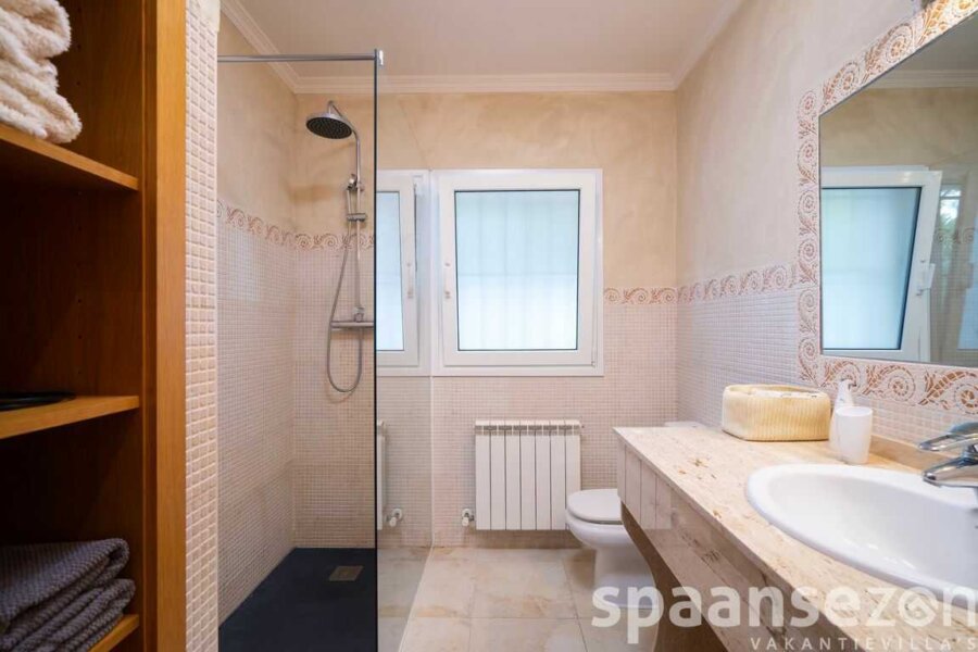 Villa Zara in Moraira has 3 bathrooms