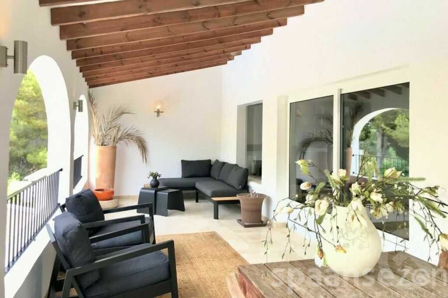 Villa Zara in Moraira has a covered terrace with sea views