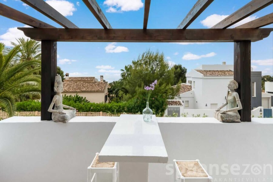Villa Paraiso in Moraira has sea views from the coffee terrace