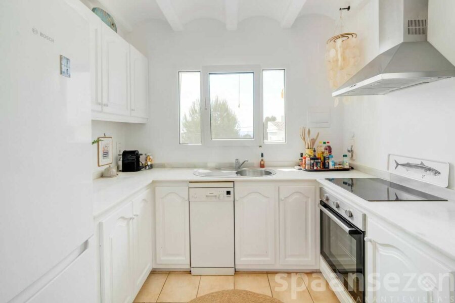 Villa Paraiso in Moraira has a fully equipped kitchen