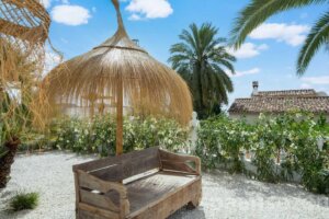 Villa Paraiso in Moraira has several seating areas in the Mediterranean garden