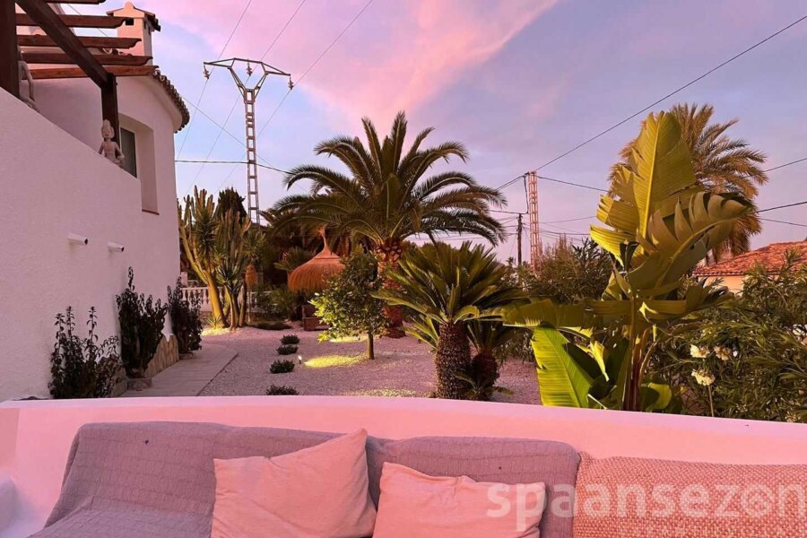 Villa Paraiso in Moraira has a large garden with several lounge areas