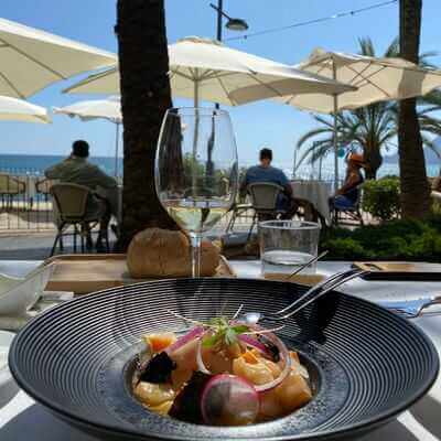 Visrestaurant in de haven van Moraira