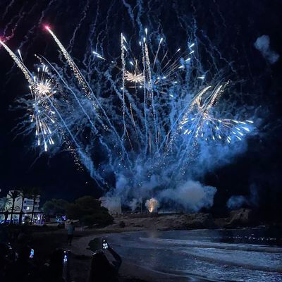 Virgen del Carmen processie wordt elk jaar afgesloten met een spectaculaire vuurwerkshow